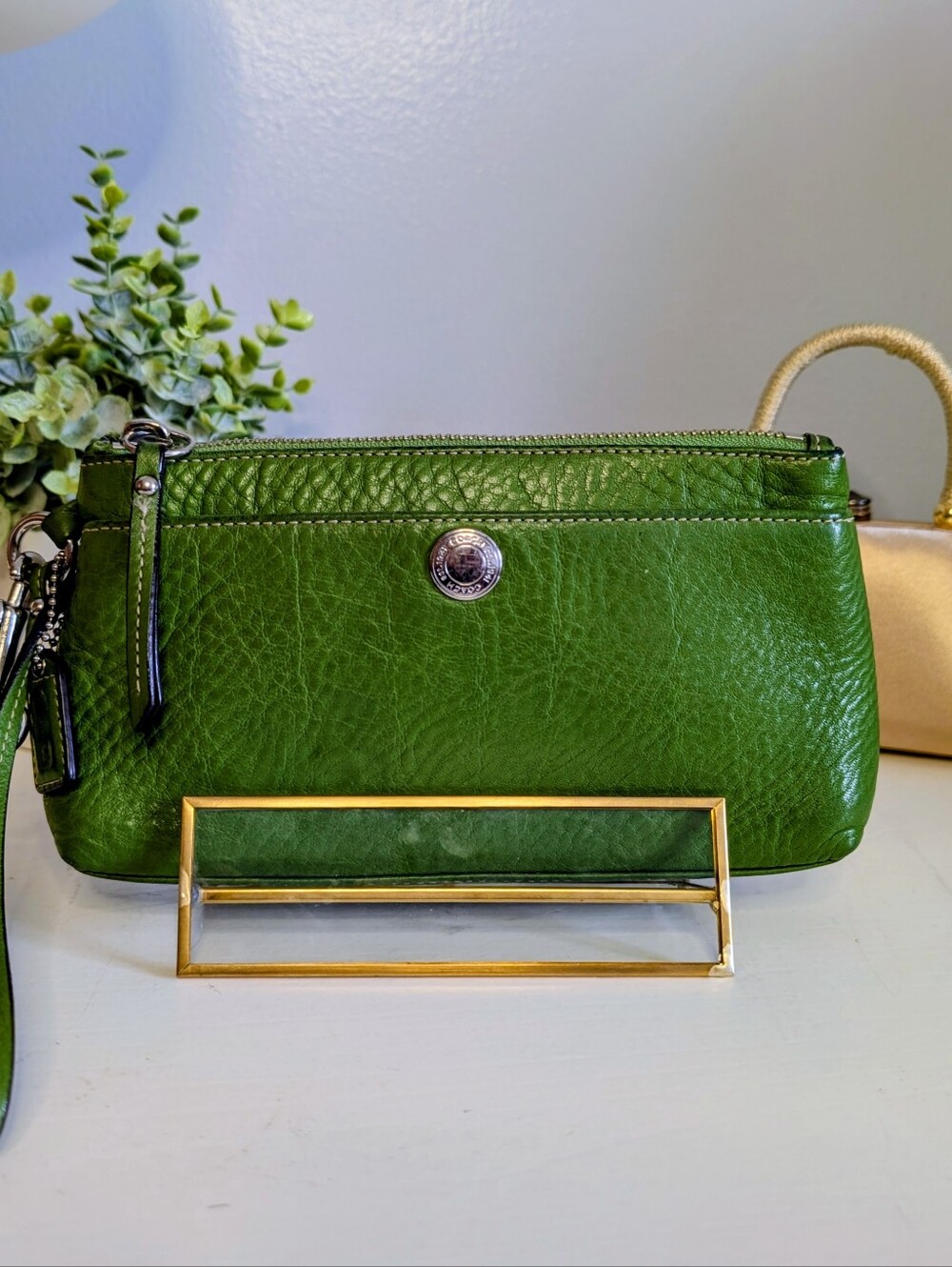 Coach Vintage Green Pebbled Leather Wristlet Clutch - EUC! - Picture 2 of 10